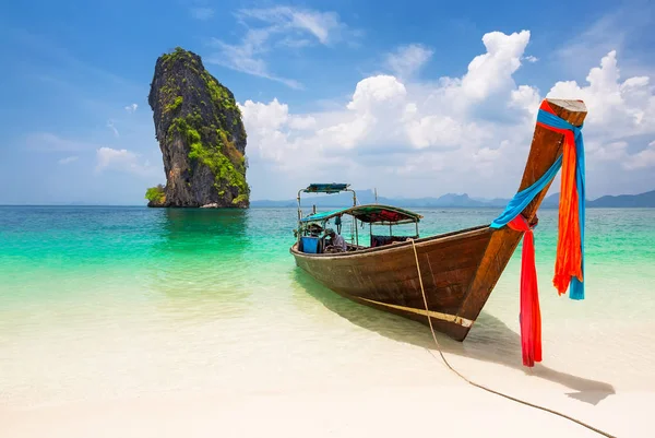 Thailändsk Traditionell Trä Longtail Båt Och Vacker Sandstrand Koh Poda — Stockfoto