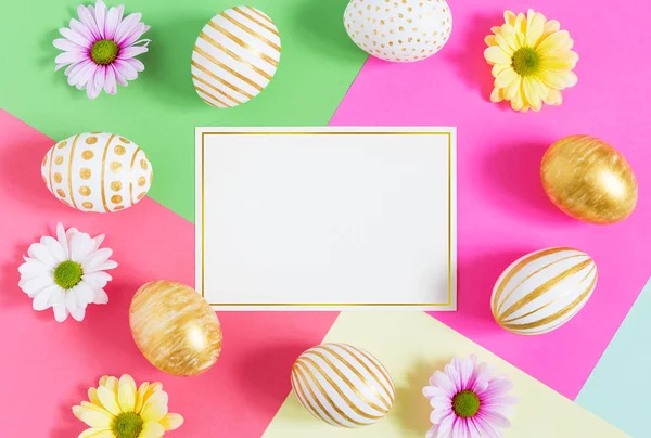 Gift card with colorful easter eggs and camomiles. — Stock Photo, Image