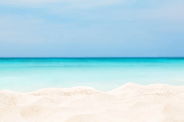 Vista de la bonita playa tropical . — Foto de Stock