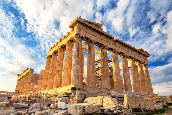 Parthenon tapınağı. Atina, Yunanistan 'da Akropolis. Parthenon, Yunanistan 'daki Atinalı Akropolis tapınağı olup tanrıça Athena' ya adanmıştır..