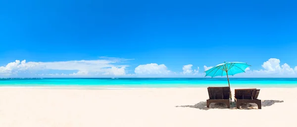 Cadeiras Praia Com Guarda Chuva Bela Praia Areia Punta Cana — Fotografia de Stock