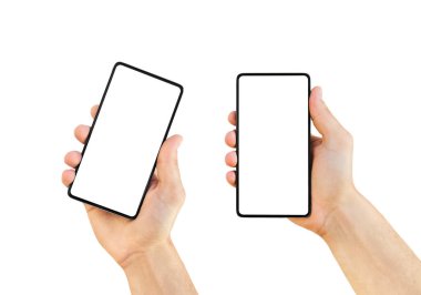 Beyaz arka planda izole edilmiş modern akıllı telefonu tutan bir adamın elleri. Yakın çekimde cep telefonuna dokunuyor..