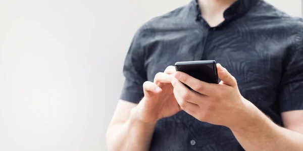 Man Using His Mobile Phone Outdoor Close Man Holding Mobile — Stock Photo, Image