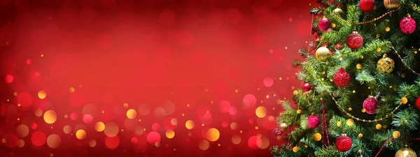 テキストのコピースペースを持つクリスマスと新年の休日の背景 モミの木 ガーランドライト 休日のお祝いの背景と冬のクリスマスの装飾 — ストック写真
