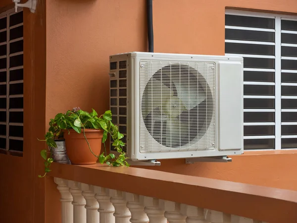 Hög Effektivitet Moderna Värmare Invertern Energi Spara Lösning Horisontell Utanför — Stockfoto