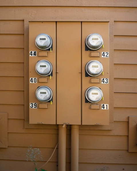 Electric Meter Side Apartment Complex — Stock Photo, Image