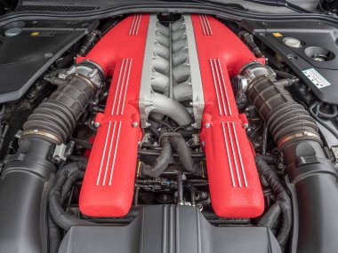 V 12 egzotik İtalyan otomobil motoru ile 789 hp