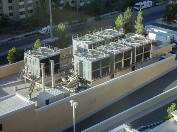 Hvac Luftkühler Auf Dachanlagen Von Klimaanlagen Für Große Industrielle Luftkühlsysteme lizenzfreie Stockbilder