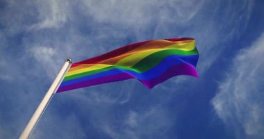 Lgbt veya Lgbtq Gay Sağ Sancak Gökkuşağı Bayrakları Dalgalanıyor. Homoseksüellik ve Cinsel yönelim için Özgürlük ve Eşitlik Sembolü - 30fps Video 4k
