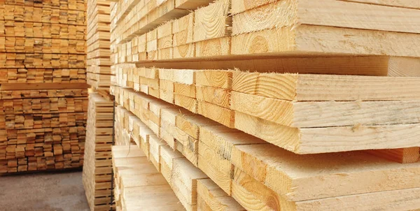 木材倉庫内での生木材乾燥 — ストック写真