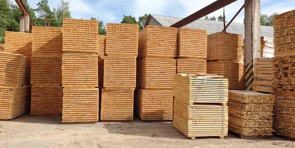 Stapeln Von Natürlichen Holzbohlen Holzbretter Holzindustrie — Stockfoto