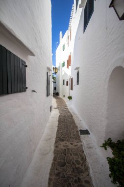 Balık tutma Binibeca Köyü, Menorca, İspanya tipik bir ikamet görünümü