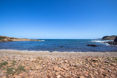 Cala Pregonda adada Menorca, İspanya yakınındaki deniz manzarası