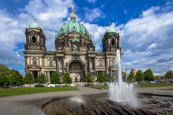 Pemandangan Berliner Dom Katedral Berlin Dengan Air Mancur Bagian Depan — Stok Foto