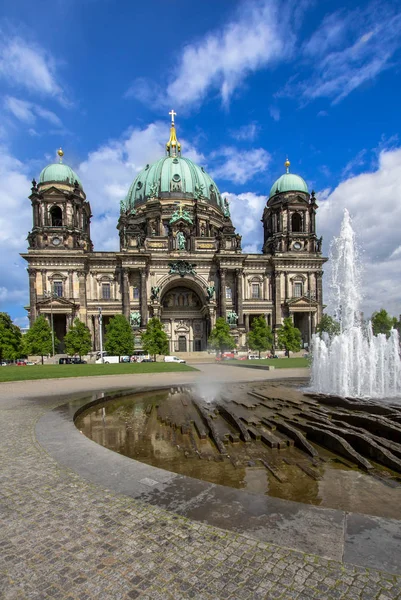 Utsikt Över Berliner Dom Berlin Cathedral Med Fontän Förgrunden Berlin — Stockfoto