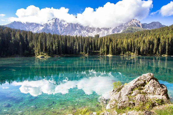 Karersee Lago Carezza Jezero Dolomitech Regionu Jižní Tyrolsko Itálie — Stock fotografie