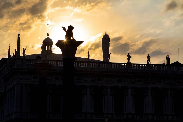 Silueta Del Palacio Ducal Venecia Italia — Foto de Stock