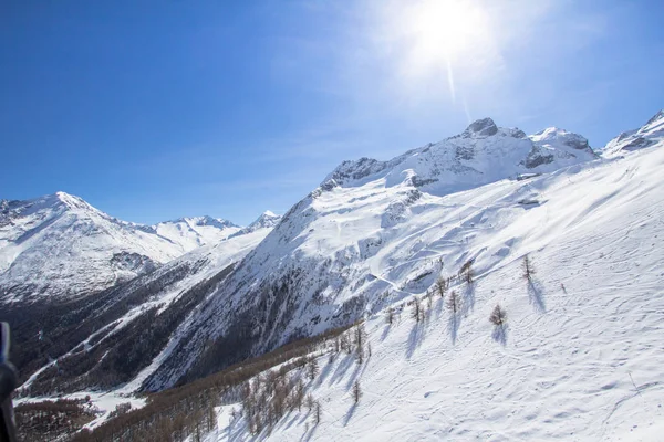 Snow Capped Tracks Mountains Saas Fee Switzerland — Stock Photo, Image
