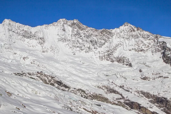 Bir Saas Fee Sviçre Karla Kaplı Dağlar — Stok fotoğraf