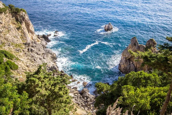 Batı kıyı şeridi Corfu Island Paleokastritsa Körfezi, Yunanistan