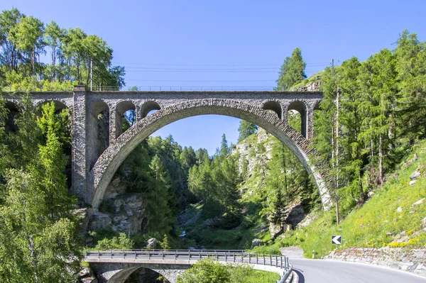 Bottom View Beautiful Traditional Viaduct Switzerland — Stock Photo, Image