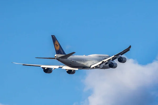 Passanger Airplane Taking Blue Sky — Stock Photo, Image