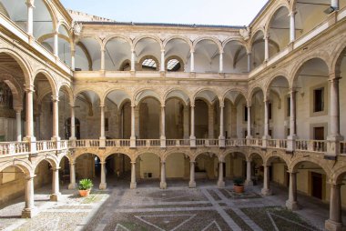 İtalya Palermo, Sicilya Adası ünlü Palazzo Reale avlusu