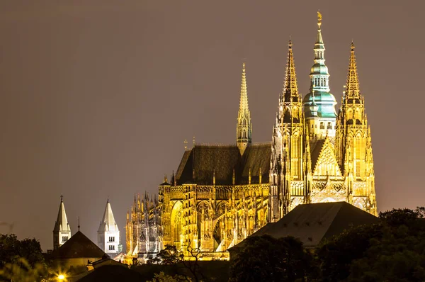 Éjszakai Kilátás Szent Vitus Székesegyház Prága Cseh Köztársaság — Stock Fotó