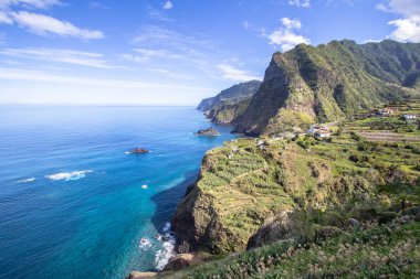 Madeira Adası, Portekiz Santana yakınındaki kıyı şeridi