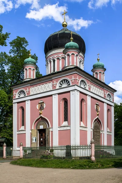 Vista Igreja Ortodoxa Rosa Situada Perto Antiga Colônia Russa Alexandrowka — Fotografia de Stock