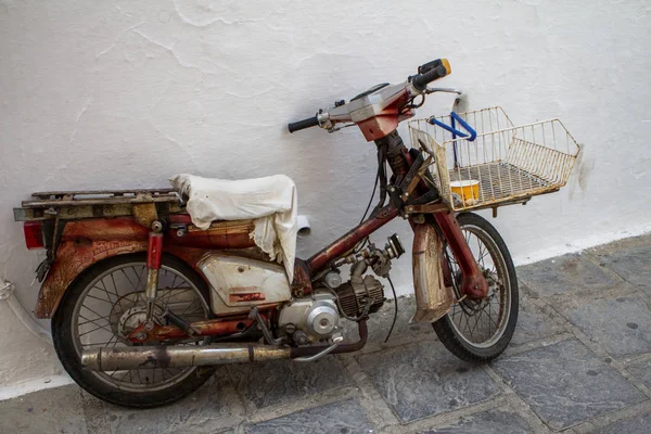 Vieux Scooter Garé Dans Rue Grèce — Photo