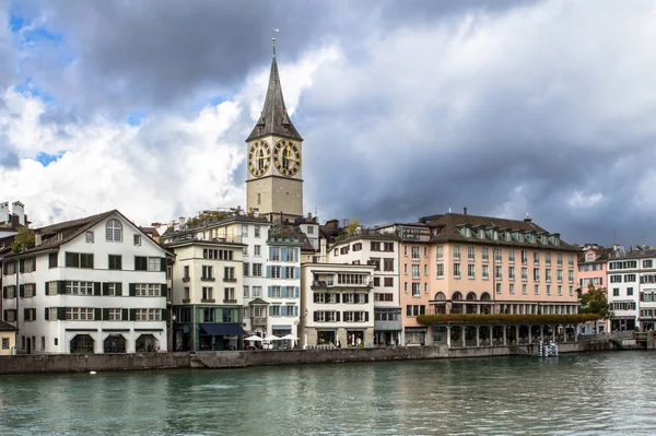 チューリッヒ スイス連邦共和国で有名な聖ペテロ教会 — ストック写真