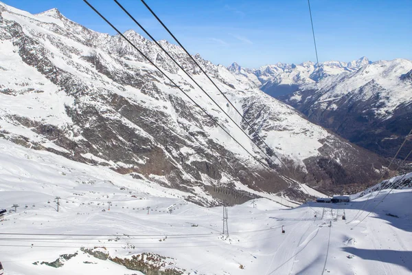 Sviçre Deki Kayak Merkezi Karla Kaplı Dağlar — Stok fotoğraf