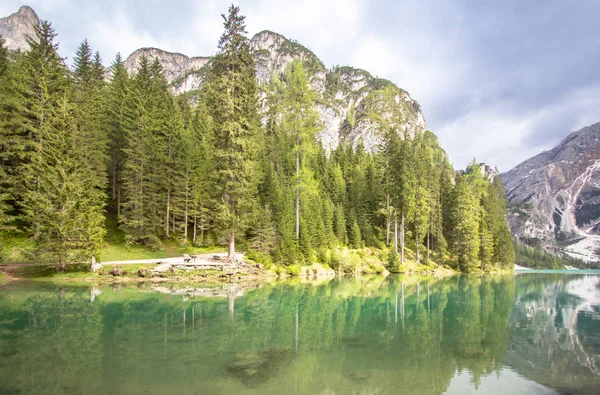 Jezioro Braies Dolomity Mount Seekofel Tle Włochy — Zdjęcie stockowe