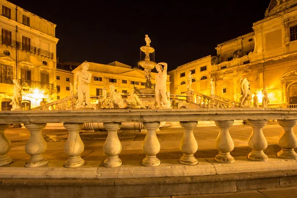 Slavná Fontána Hanby Barokní Piazza Pretoria Noci Palermo Itálie — Stock fotografie
