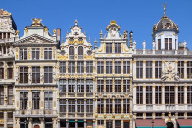 Grand Place, Brussels, Belçika üzerinde geleneksel evleri Panoraması