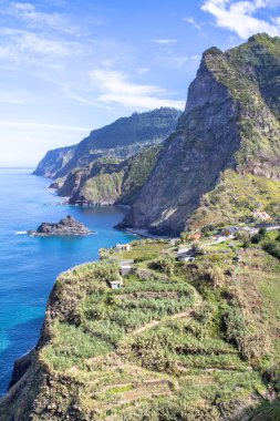 Madeira Adası, Portekiz Santana yakınındaki kıyı şeridi