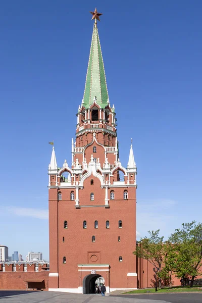 モスクワのクレムリン ロシアまでの道のりでのタワーの眺め — ストック写真