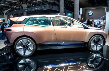 Frankfurt, Almanya - Eylül 2019, Uluslararası Otomobil Fuarı: Bmw inext electric crossover