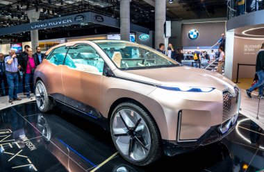 Frankfurt, Almanya - Eylül 2019, Uluslararası Otomobil Fuarı: Bmw inext electric crossover