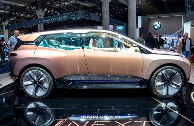 Frankfurt, Almanya - Eylül 2019, Uluslararası Otomobil Fuarı: Bmw inext electric crossover