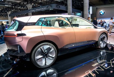 Frankfurt, Almanya - Eylül 2019, Uluslararası Otomobil Fuarı: Bmw inext electric crossover