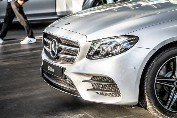 FRANKFURT, ALEMANIA - SEPTIEMBRE, 2019: Mercedes Benz E300 en el Salón Internacional del Automóvil de Frankfurt — Foto de Stock