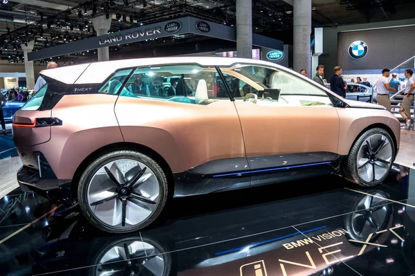 Frankfurt, Almanya - Eylül 2019, Uluslararası Otomobil Fuarı: Bmw inext electric crossover