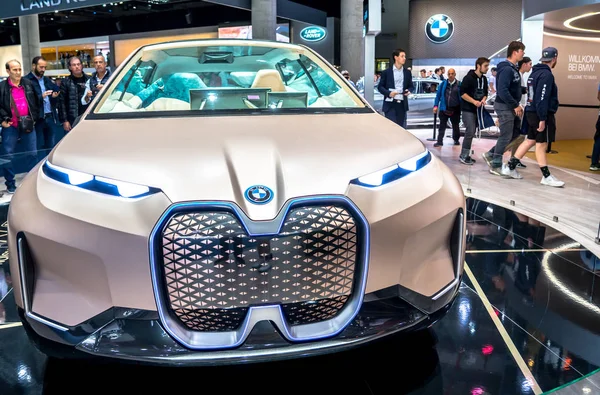 FRANKFURT, ALEMANIA - septiembre 2019, Salón Internacional del Automóvil: BMW iNEXT cruce eléctrico — Foto de Stock