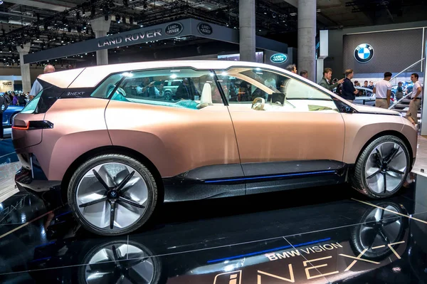 Frankfurt, Almanya - Eylül 2019, Uluslararası Otomobil Fuarı: Bmw inext electric crossover
