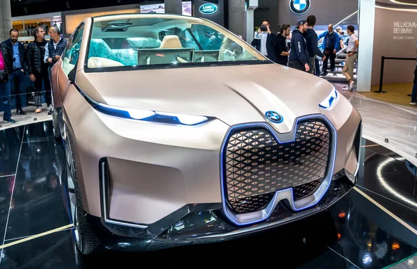 Frankfurt, Németország-szeptember 2019, nemzetközi Autószalon: BMW inext elektromos crossover — Stock Fotó