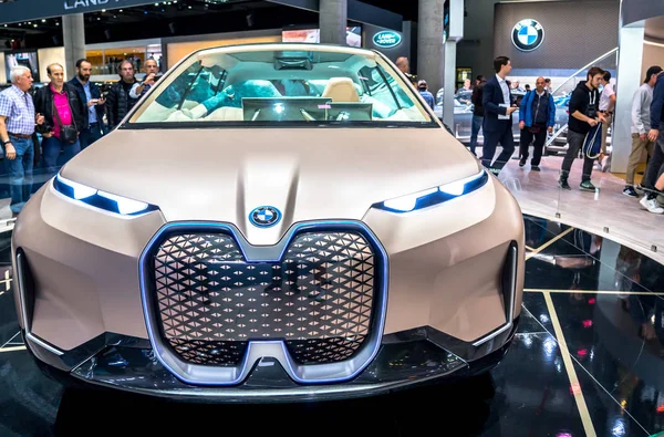 FRANKFURT, ALEMANIA - septiembre 2019, Salón Internacional del Automóvil: BMW iNEXT cruce eléctrico — Foto de Stock