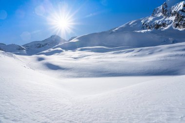 Kış karı dağ Allalin, Saas-Fee, İsviçre 'yi kapladı