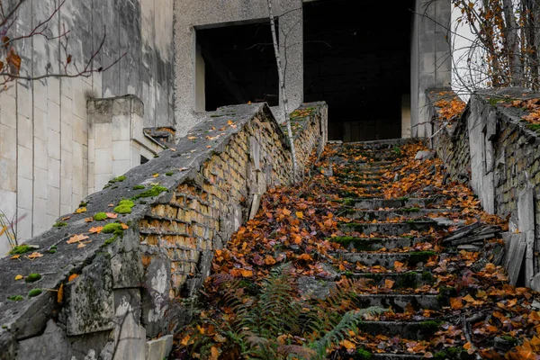 Abandonado ângulo da escada tiro — Fotografia de Stock